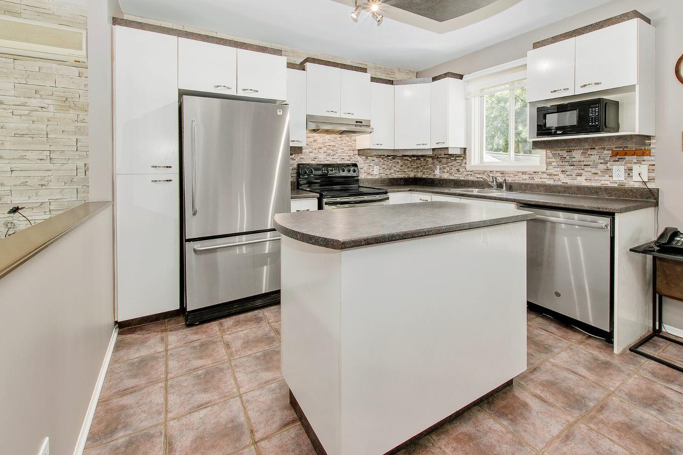 Cuisine - 4220 Rue De Mauriac, Terrebonne (Terrebonne), QC - Indoor Photo Showing Kitchen