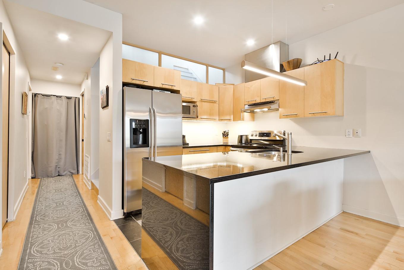Kitchen - 4-1919 Rue Beaudry, Montréal (Ville-Marie), QC - Indoor Photo Showing Kitchen With Double Sink With Upgraded Kitchen