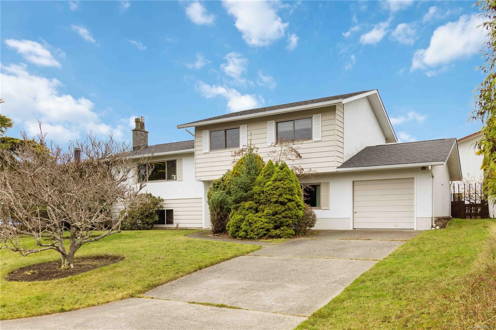 4251 Rossiter Dr, Saanich, BC