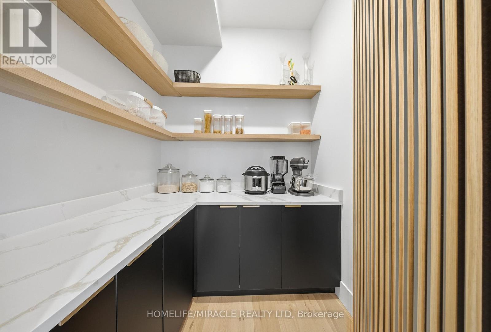 1653 Glenburnie Road, Mississauga, ON - Indoor Photo Showing Kitchen