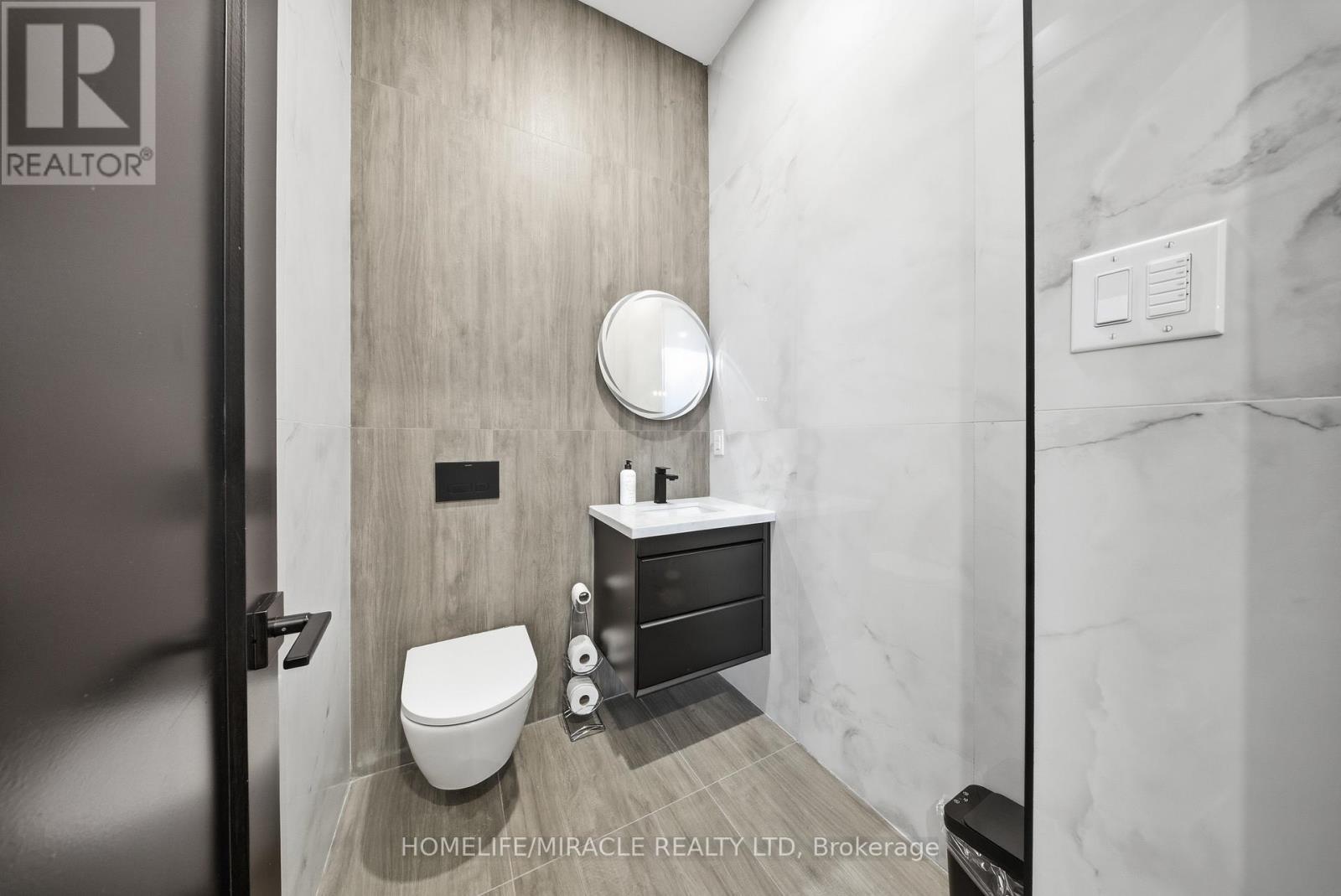 1653 Glenburnie Road, Mississauga, ON - Indoor Photo Showing Bathroom