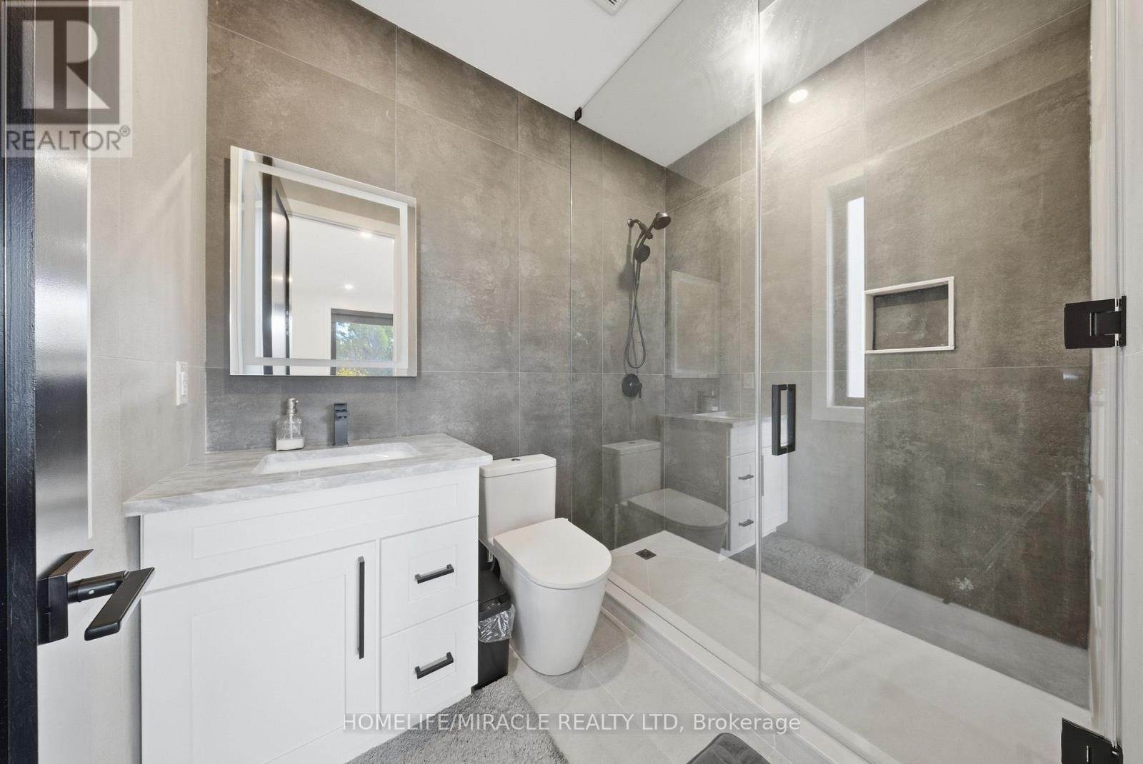 1653 Glenburnie Road, Mississauga, ON - Indoor Photo Showing Bathroom