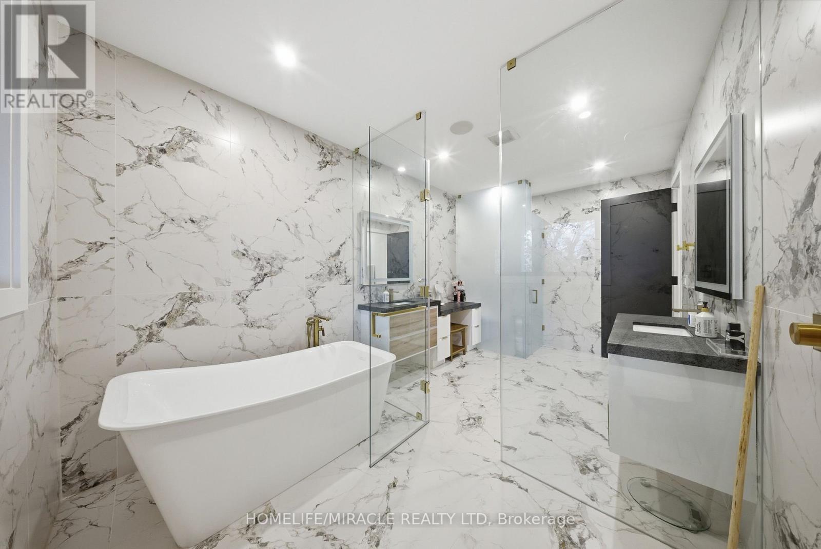 1653 Glenburnie Road, Mississauga, ON - Indoor Photo Showing Bathroom