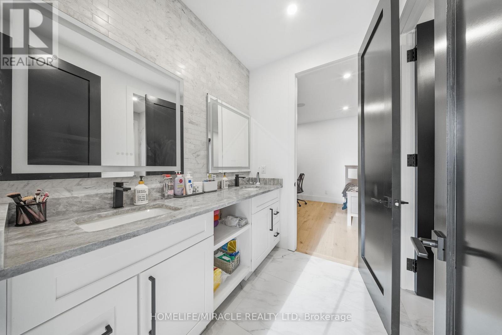 1653 Glenburnie Road, Mississauga, ON - Indoor Photo Showing Bathroom