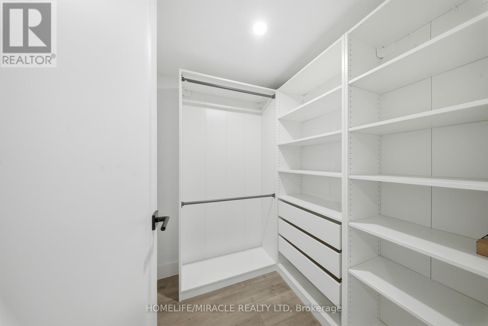1653 Glenburnie Road, Mississauga, ON - Indoor With Storage