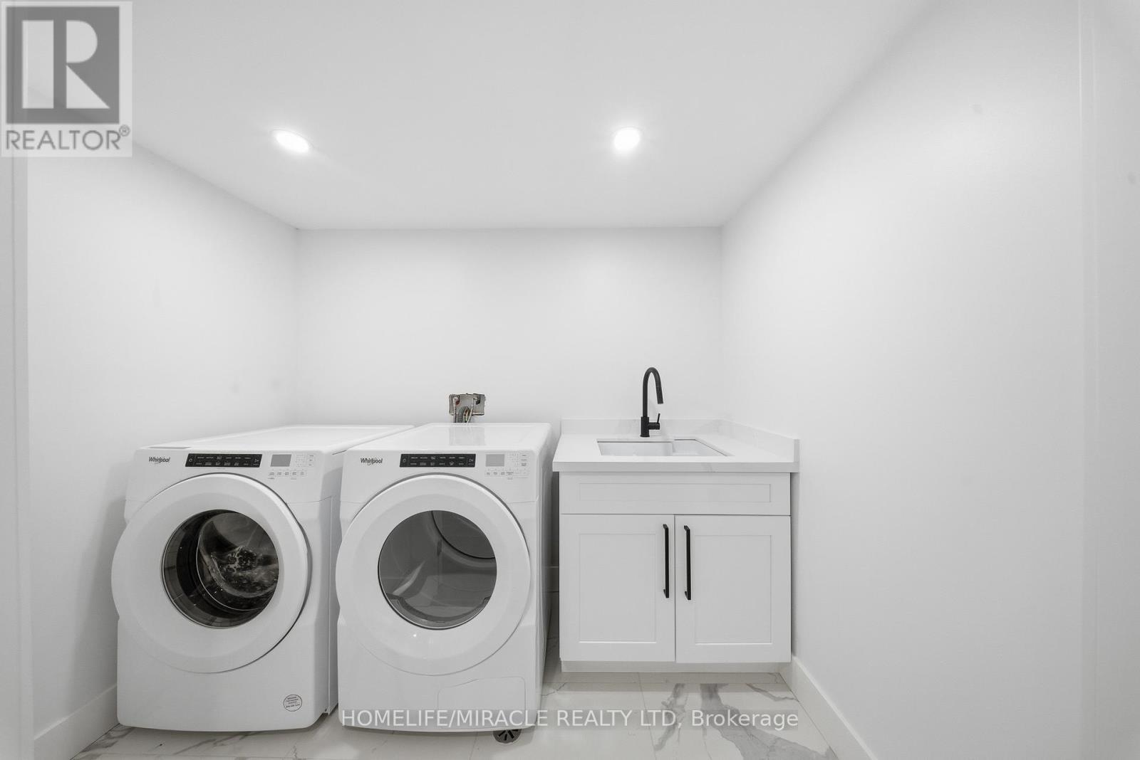 1653 Glenburnie Road, Mississauga, ON - Indoor Photo Showing Laundry Room