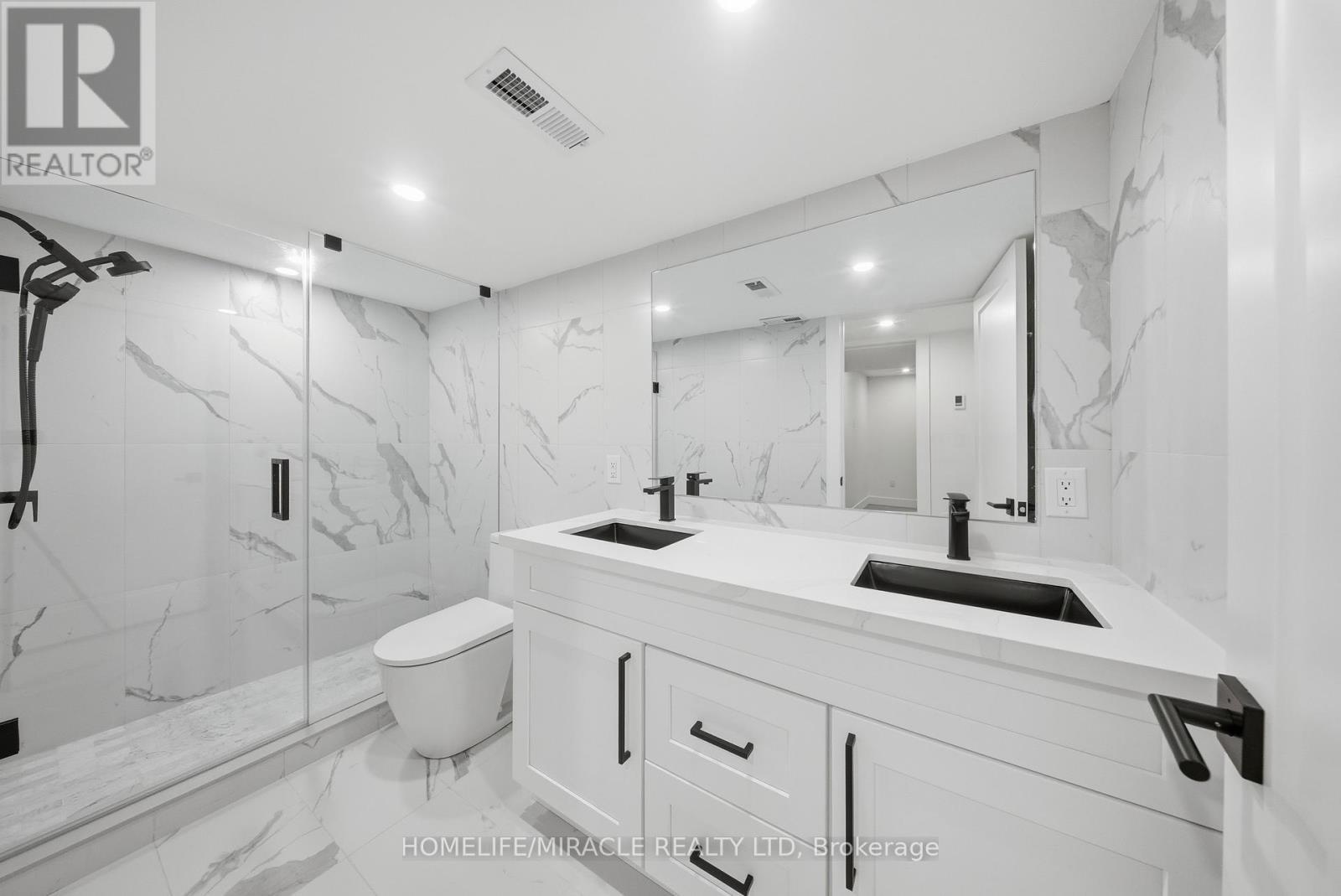 1653 Glenburnie Road, Mississauga, ON - Indoor Photo Showing Bathroom
