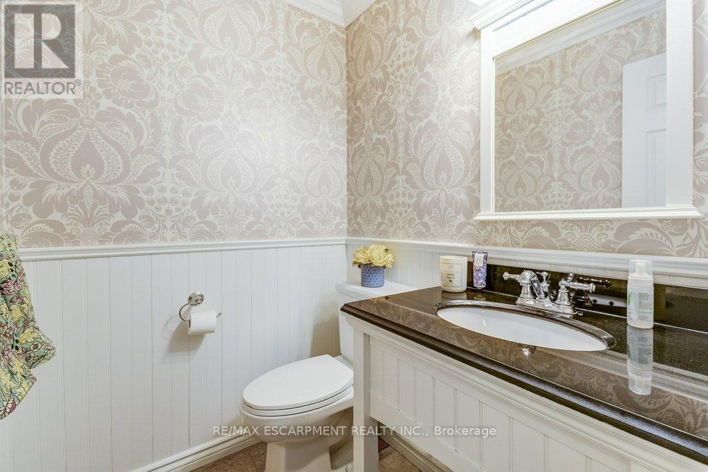 149 Charterhouse Crescent, Hamilton, ON - Indoor Photo Showing Bathroom