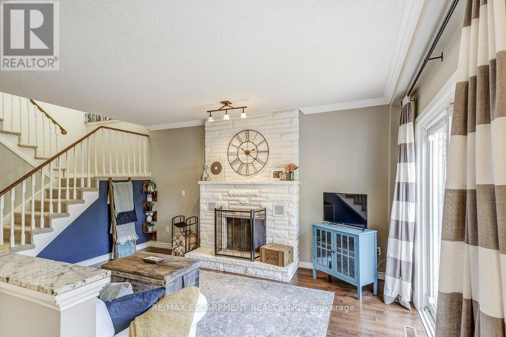 149 Charterhouse Crescent, Hamilton, ON - Indoor Photo Showing Living Room With Fireplace