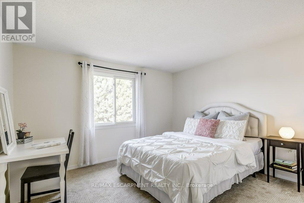 149 Charterhouse Crescent, Hamilton, ON - Indoor Photo Showing Bedroom