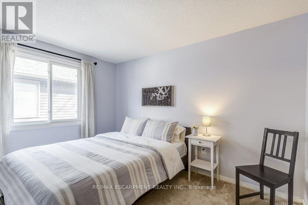 149 Charterhouse Crescent, Hamilton, ON - Indoor Photo Showing Bedroom