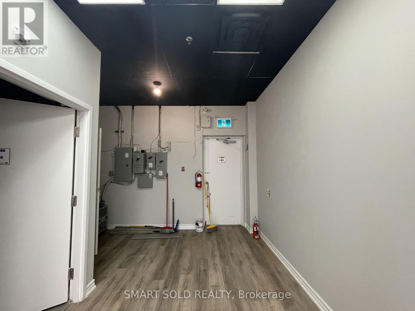 8 - 9631 Yonge Street, Richmond Hill, ON