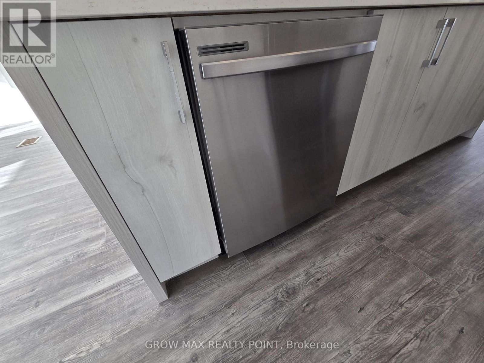 3 - 7 Kingbird Common, Cambridge, ON - Indoor Photo Showing Other Room