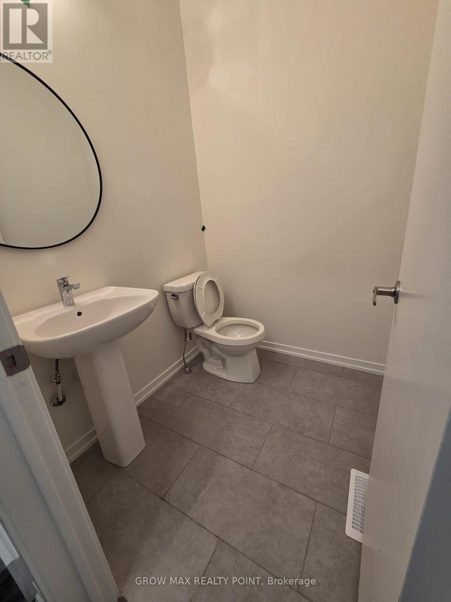 3 - 7 Kingbird Common, Cambridge, ON - Indoor Photo Showing Bathroom