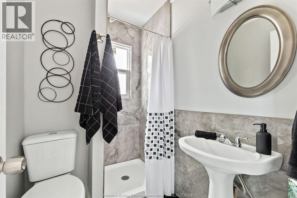 1704 Mercer Unit# Upper, Windsor, ON - Indoor Photo Showing Bathroom