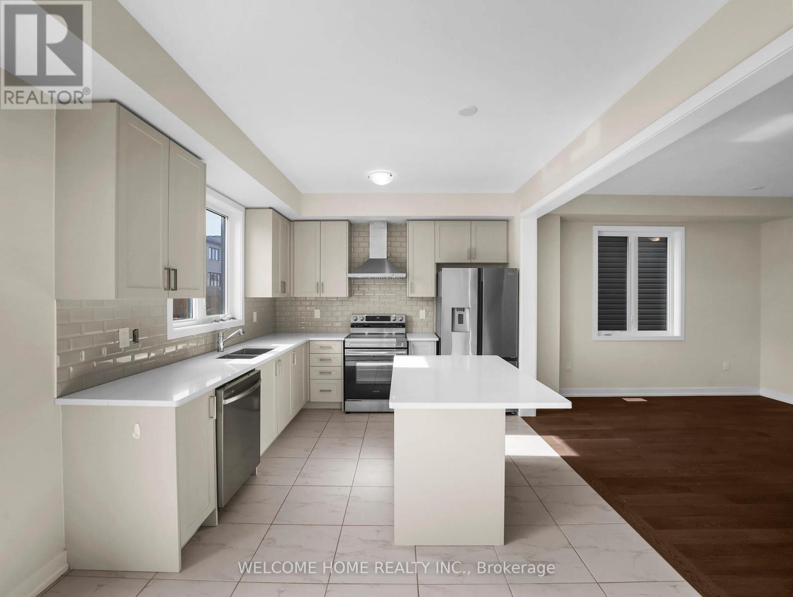 6 Sun Haven Lane, Thorold, ON - Indoor Photo Showing Kitchen With Double Sink