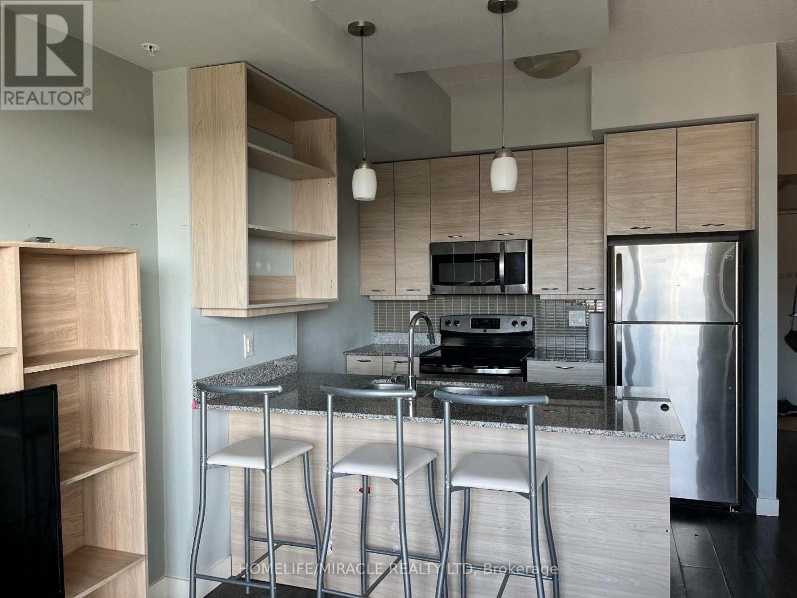 1706 - 318 Spruce Street, Waterloo, ON - Indoor Photo Showing Kitchen With Stainless Steel Kitchen