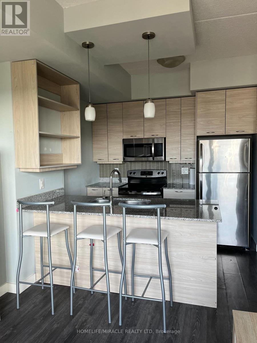 1706 - 318 Spruce Street, Waterloo, ON - Indoor Photo Showing Kitchen With Stainless Steel Kitchen With Upgraded Kitchen