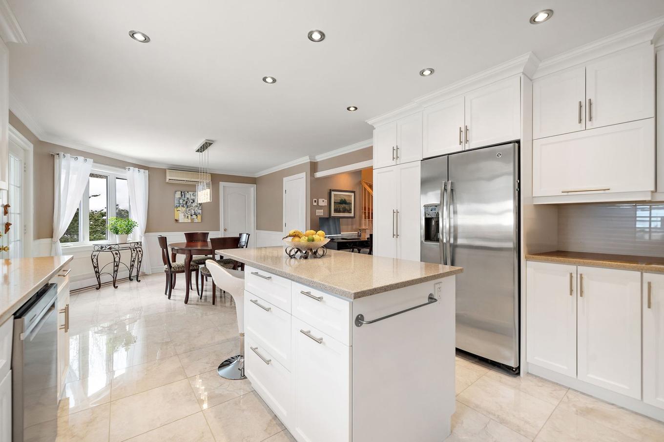 Cuisine - 91 Rue Des Pistoles, Blainville, QC - Indoor Photo Showing Kitchen With Upgraded Kitchen