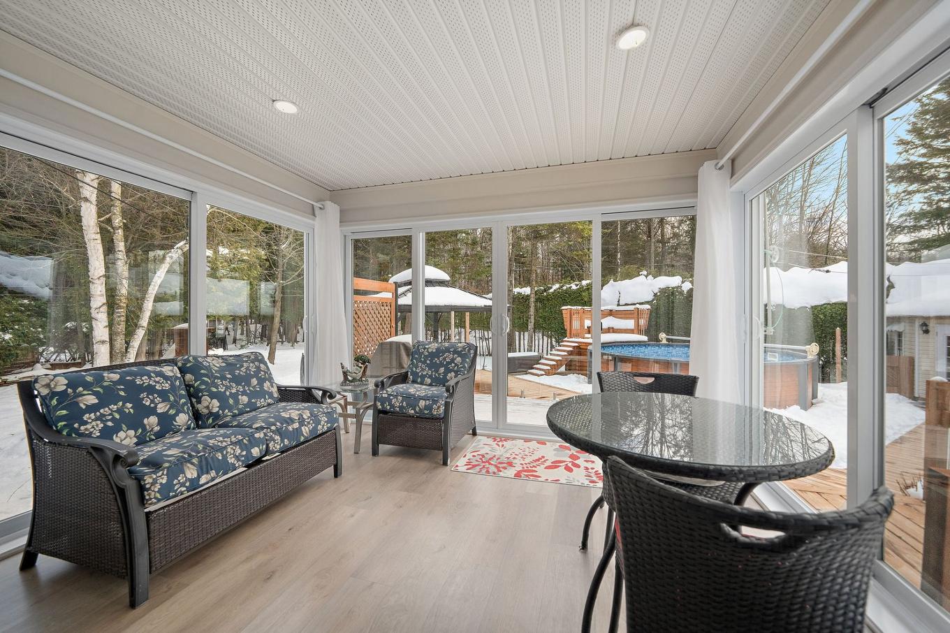 Solarium/Verrière - 91 Rue Des Pistoles, Blainville, QC - Photo Showing Living Room