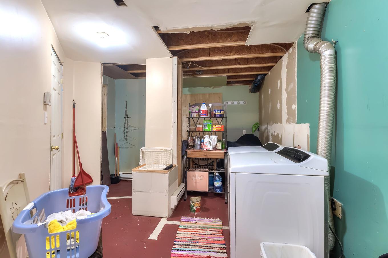 Salle de lavage - 5010 Rue Canon, Longueuil (Saint-Hubert), QC - Indoor Photo Showing Laundry Room