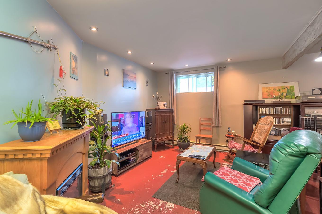 Salle familiale - 5010 Rue Canon, Longueuil (Saint-Hubert), QC - Indoor Photo Showing Living Room