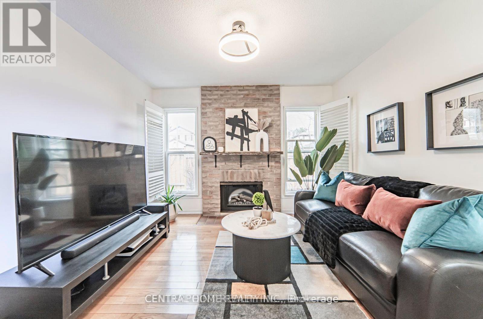 84 Raleigh Crescent, Markham, ON - Indoor Photo Showing Living Room With Fireplace
