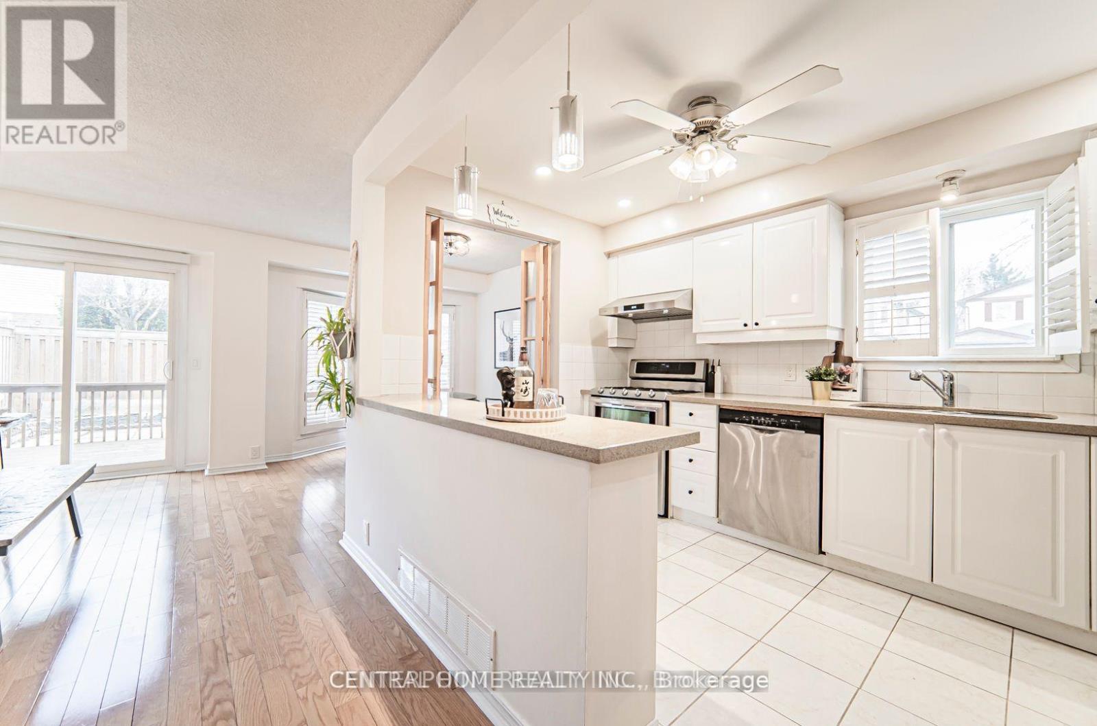 84 Raleigh Crescent, Markham, ON - Indoor Photo Showing Kitchen
