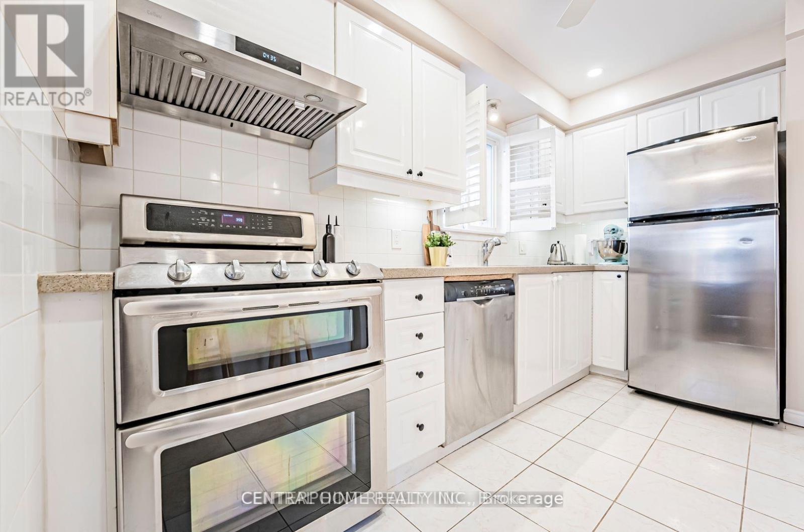 84 Raleigh Crescent, Markham, ON - Indoor Photo Showing Kitchen