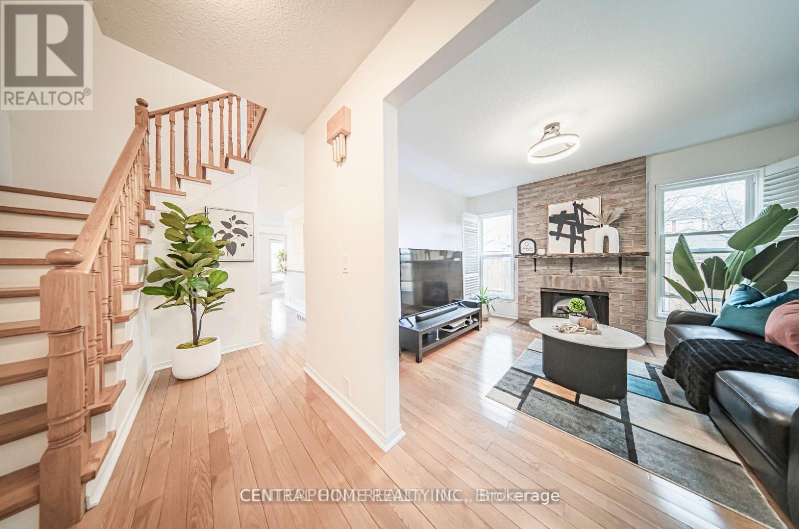 84 Raleigh Crescent, Markham, ON - Indoor With Fireplace