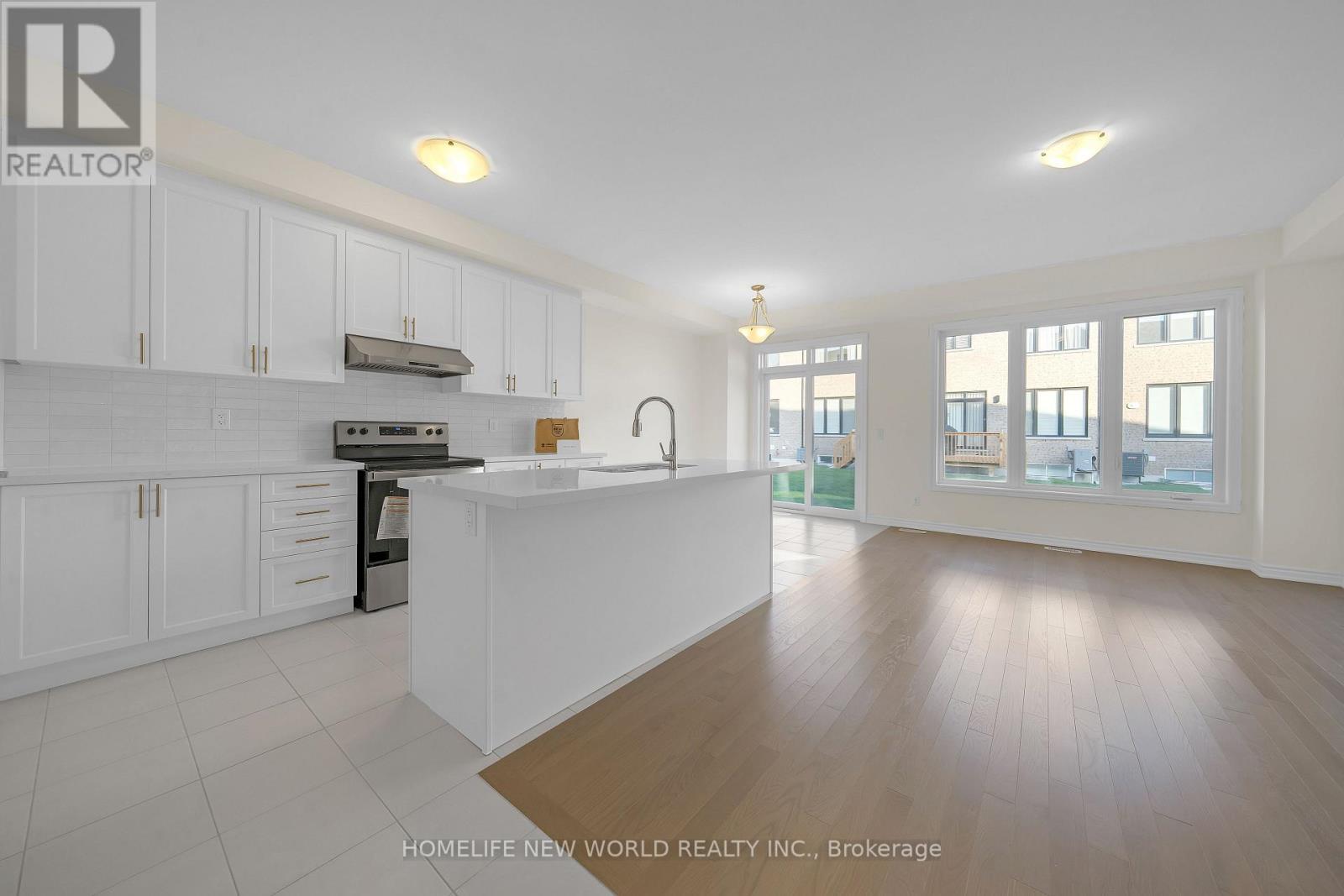 7 Harvey Bunker Crescent, Markham, ON - Indoor Photo Showing Kitchen