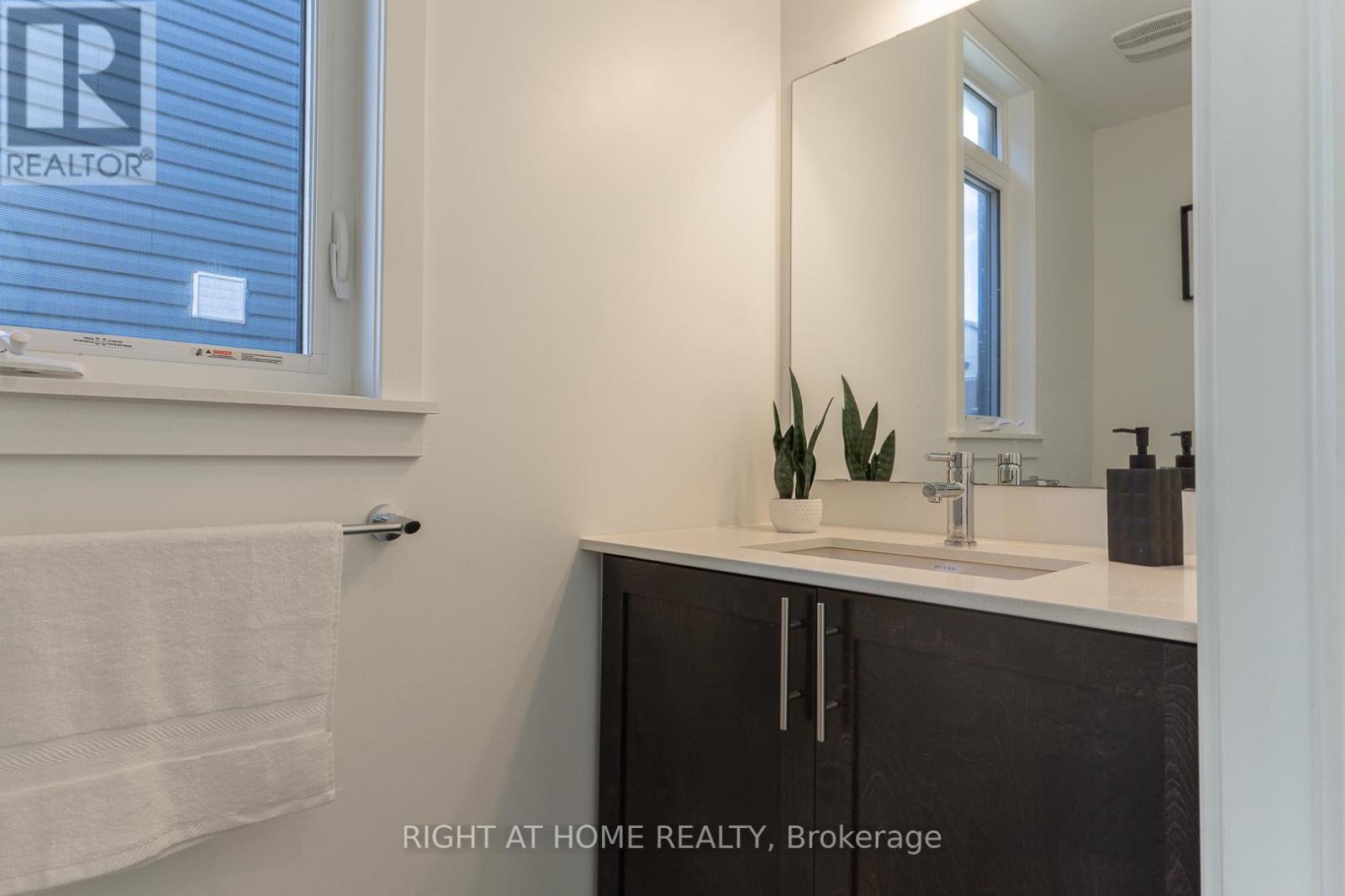 16 Nettle Crescent, Ottawa, ON - Indoor Photo Showing Bathroom