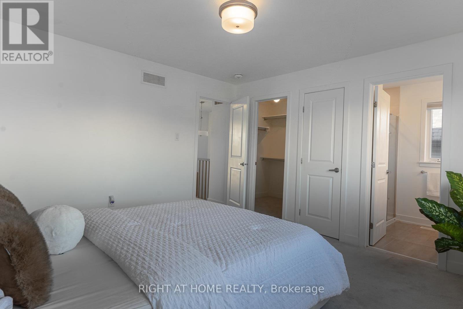16 Nettle Crescent, Ottawa, ON - Indoor Photo Showing Bedroom