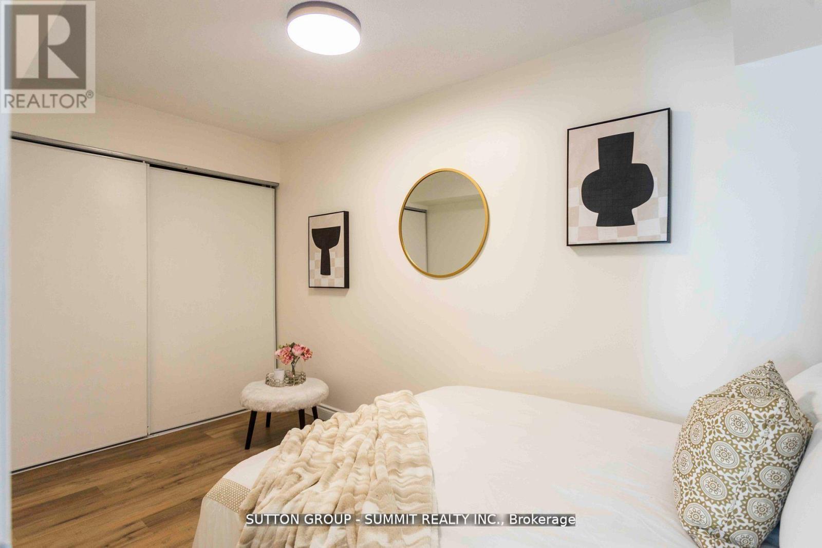 421 - 12 Douro Street, Toronto, ON - Indoor Photo Showing Bedroom