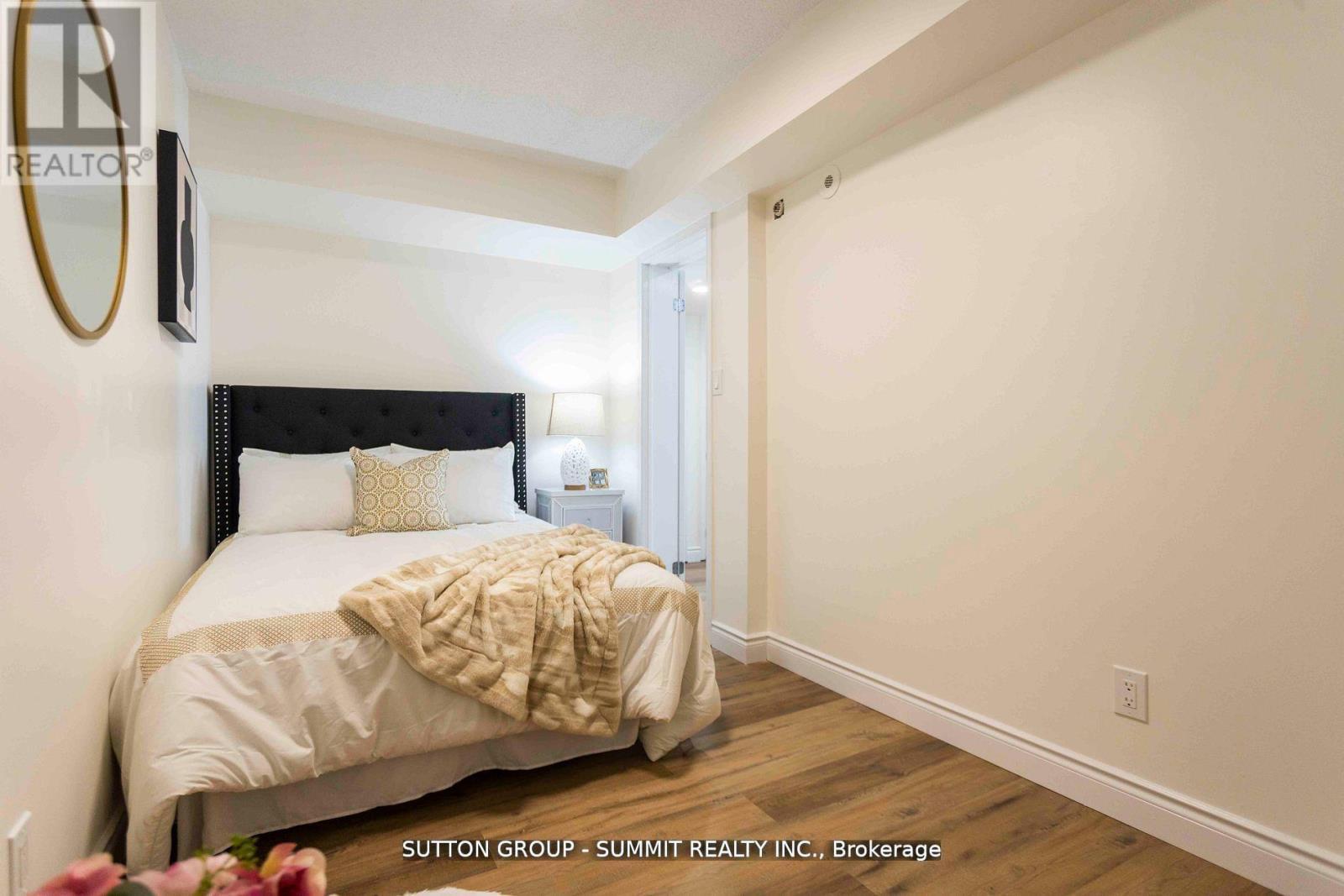 421 - 12 Douro Street, Toronto, ON - Indoor Photo Showing Bedroom