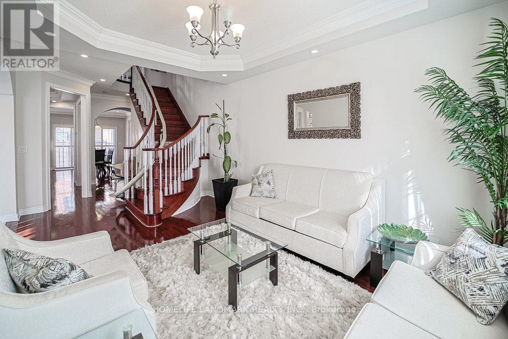 3565 Stonecutter Crescent, Mississauga, ON - Indoor Photo Showing Living Room