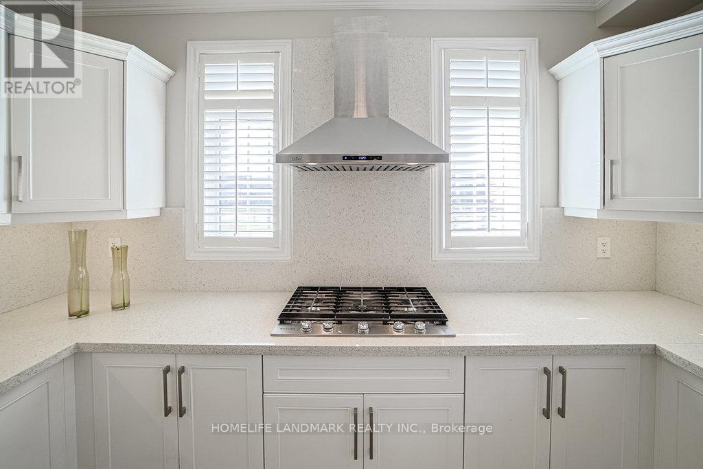 3565 Stonecutter Crescent, Mississauga, ON - Indoor Photo Showing Kitchen