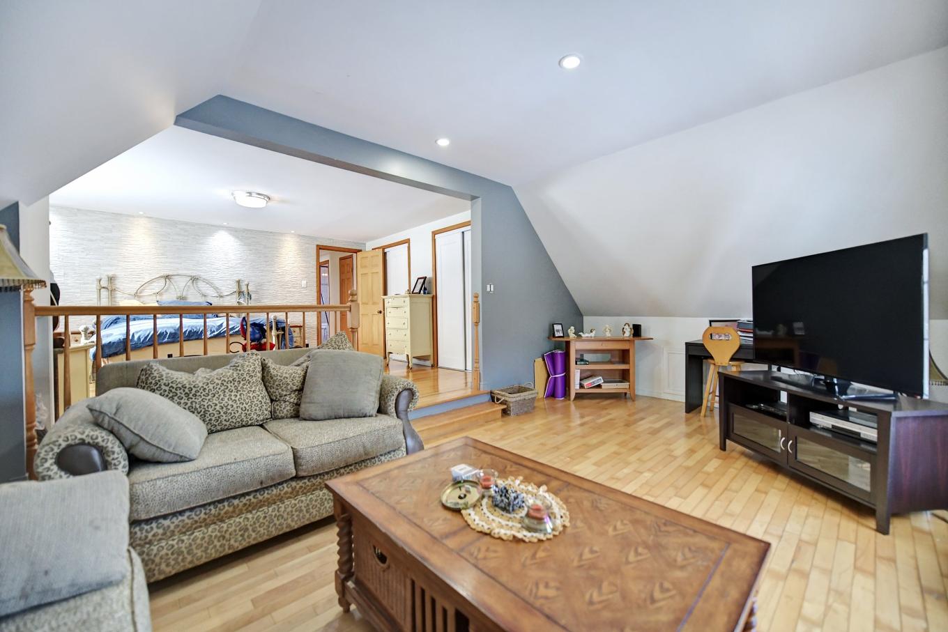 Boudoir - 5375 Boul. Des Mille-Îles, Laval (Saint-François), QC - Indoor Photo Showing Living Room