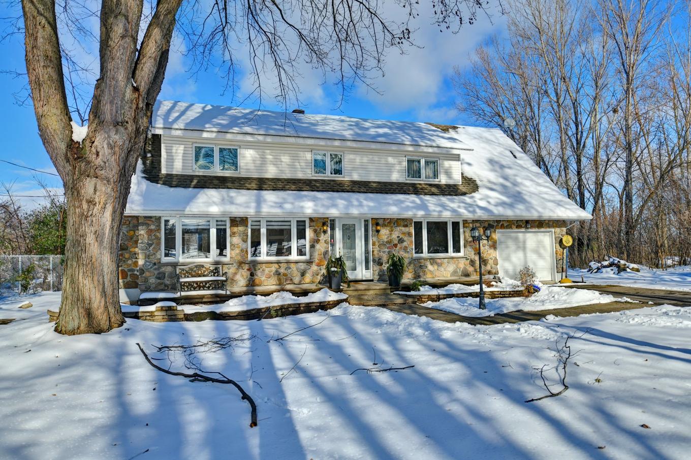 Façade - 5375 Boul. Des Mille-Îles, Laval (Saint-François), QC - Outdoor