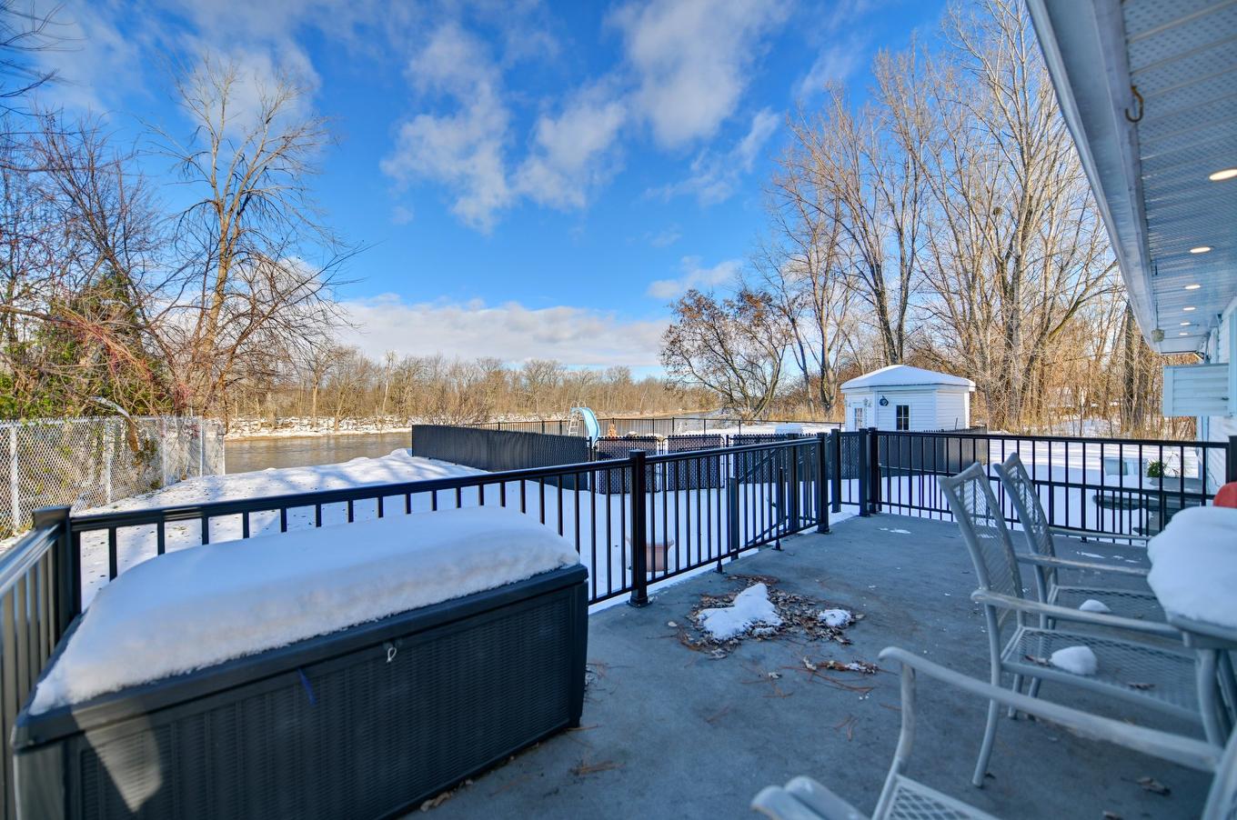 Balcon - 5375 Boul. Des Mille-Îles, Laval (Saint-François), QC - Outdoor