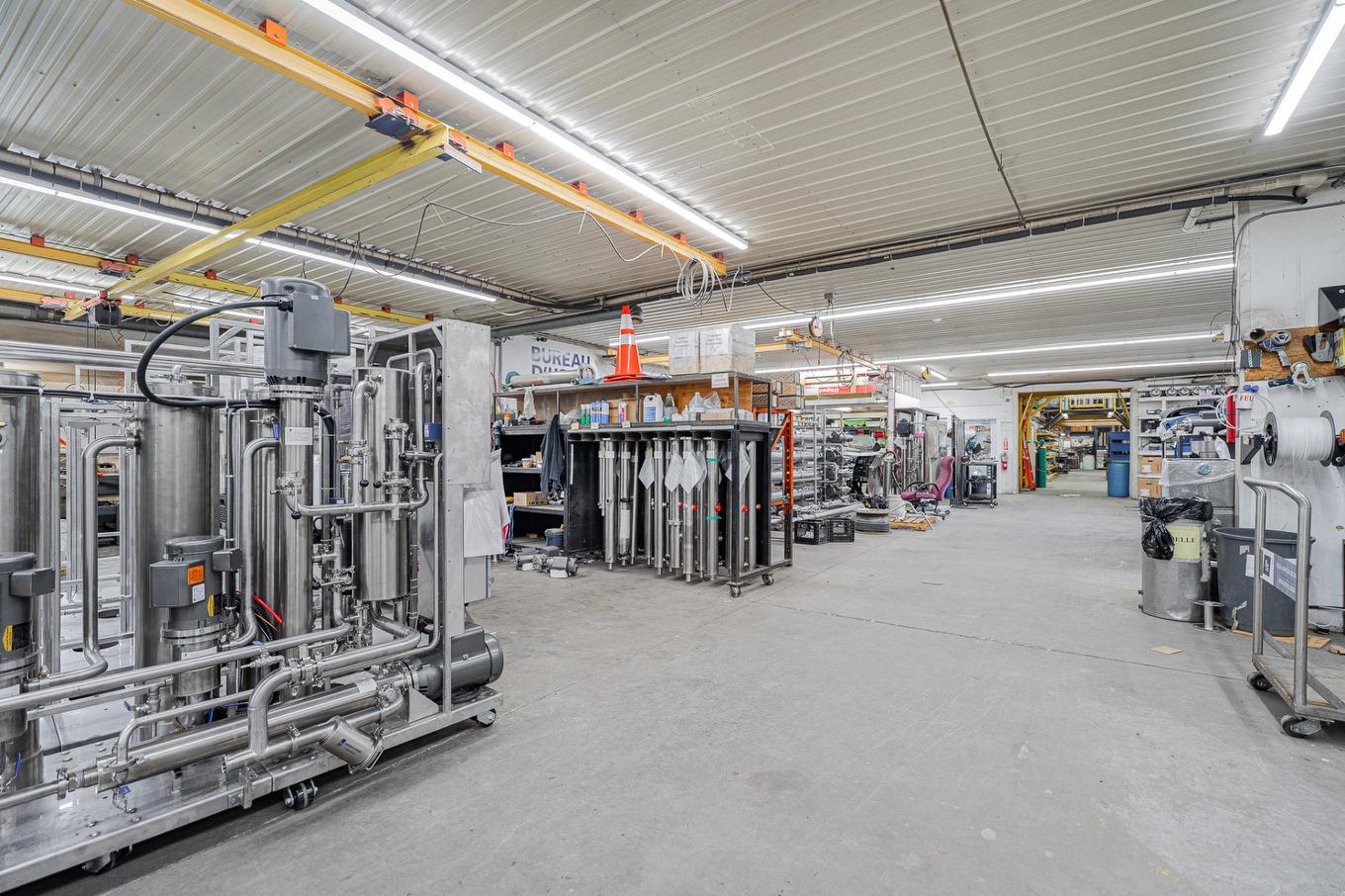 Overall view - 1000 Rue De L'Acadie, Victoriaville, QC - Indoor Photo Showing Garage