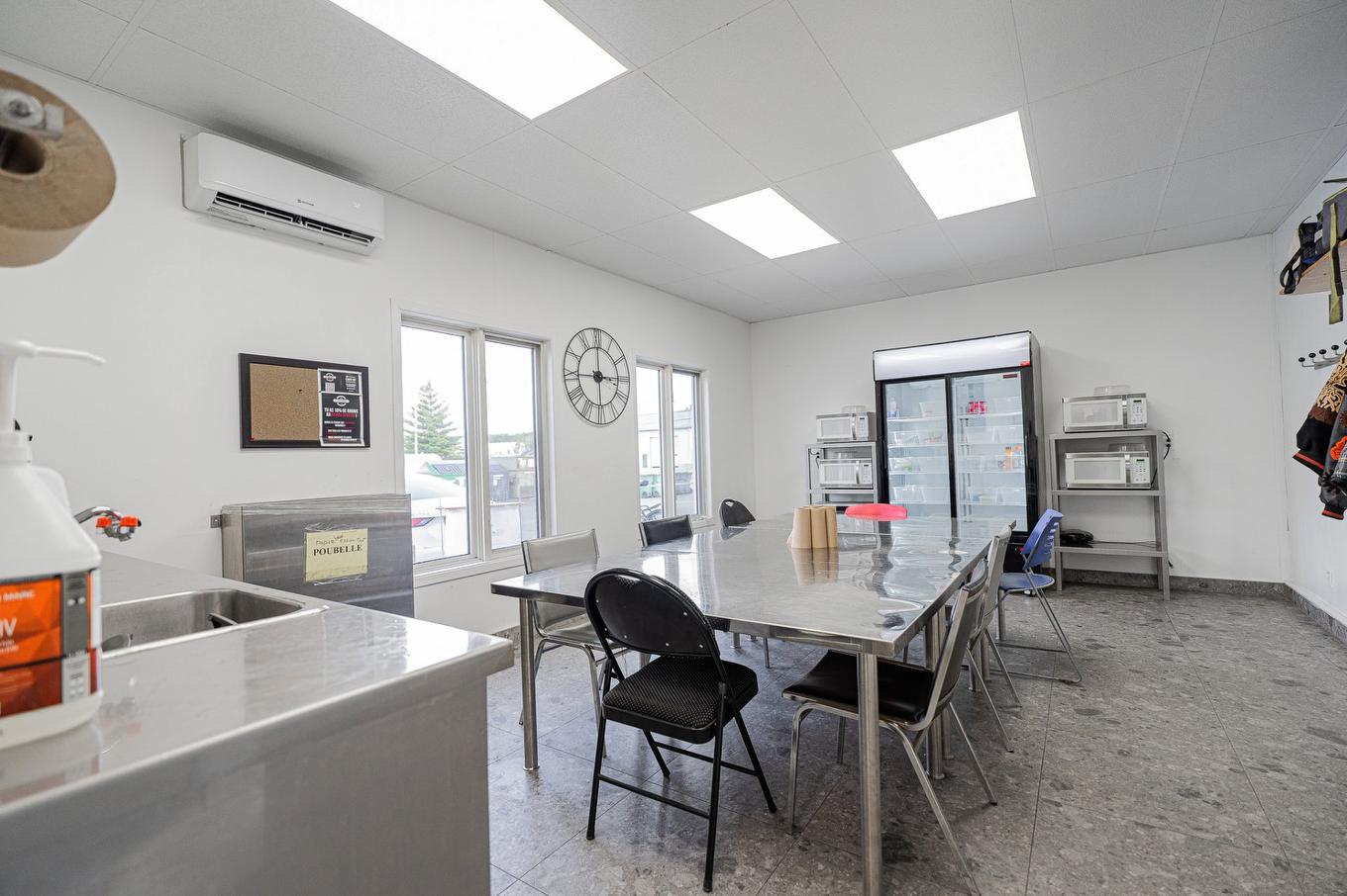 Overall view - 1000 Rue De L'Acadie, Victoriaville, QC - Indoor Photo Showing Dining Room