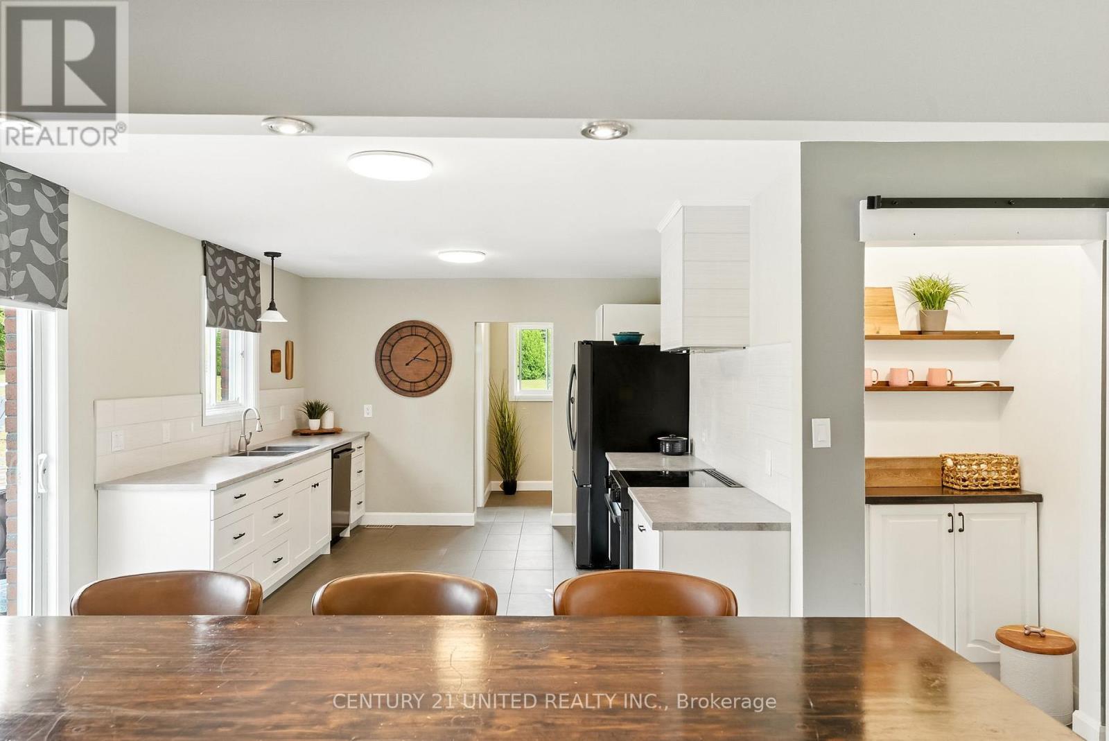 2038 Hilliard Street, Selwyn, ON - Indoor Photo Showing Dining Room