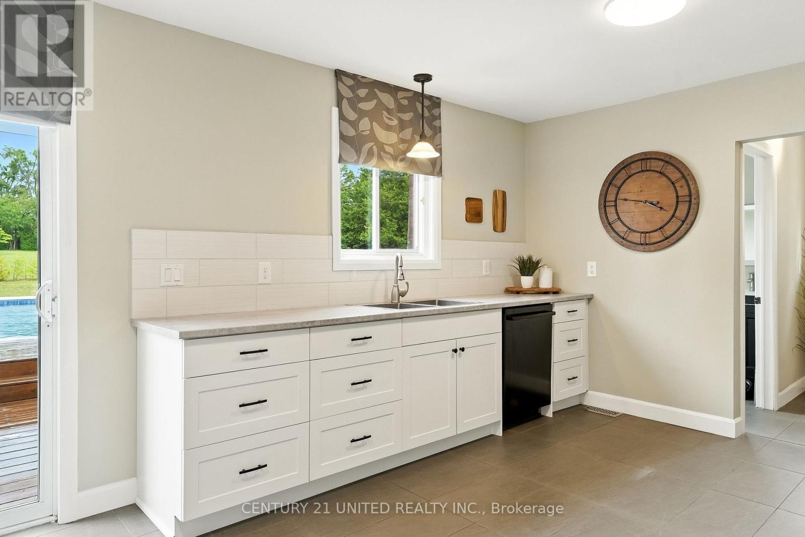 2038 Hilliard Street, Selwyn, ON - Indoor