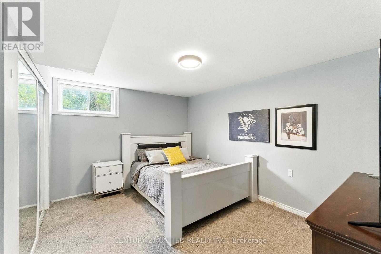 2038 Hilliard Street, Selwyn, ON - Indoor Photo Showing Bedroom