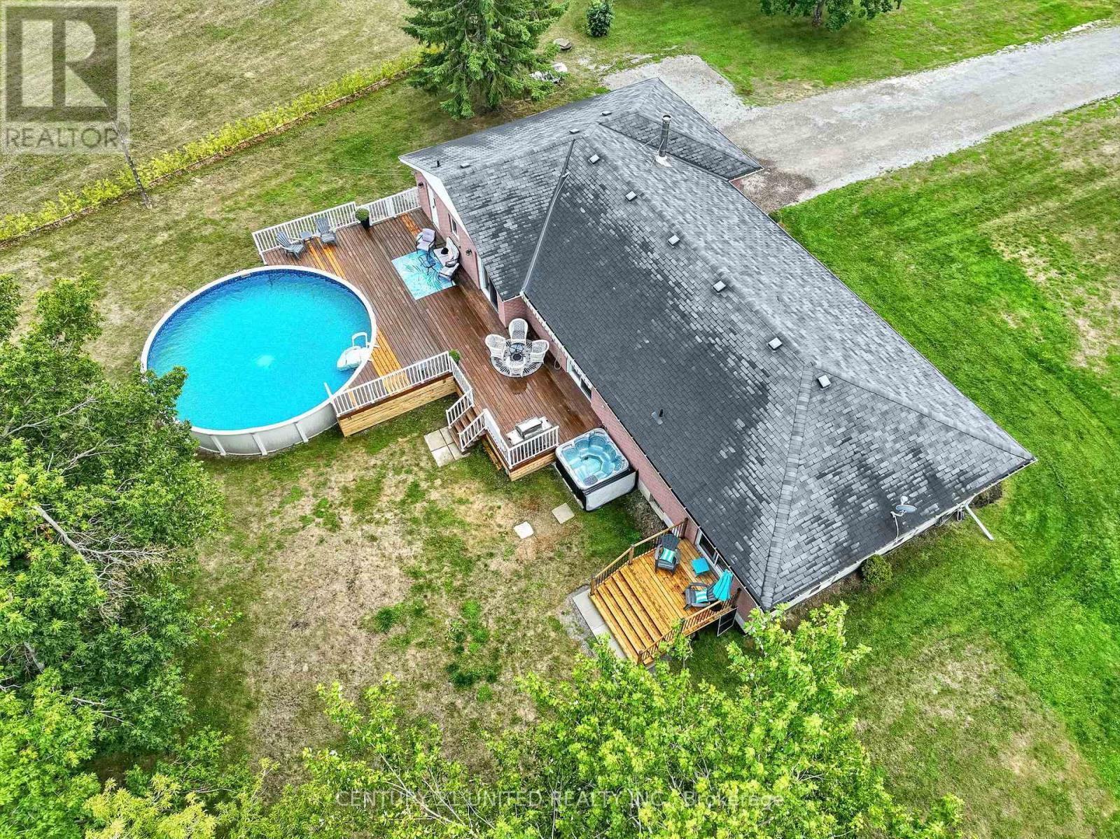 2038 Hilliard Street, Selwyn, ON - Outdoor With Above Ground Pool