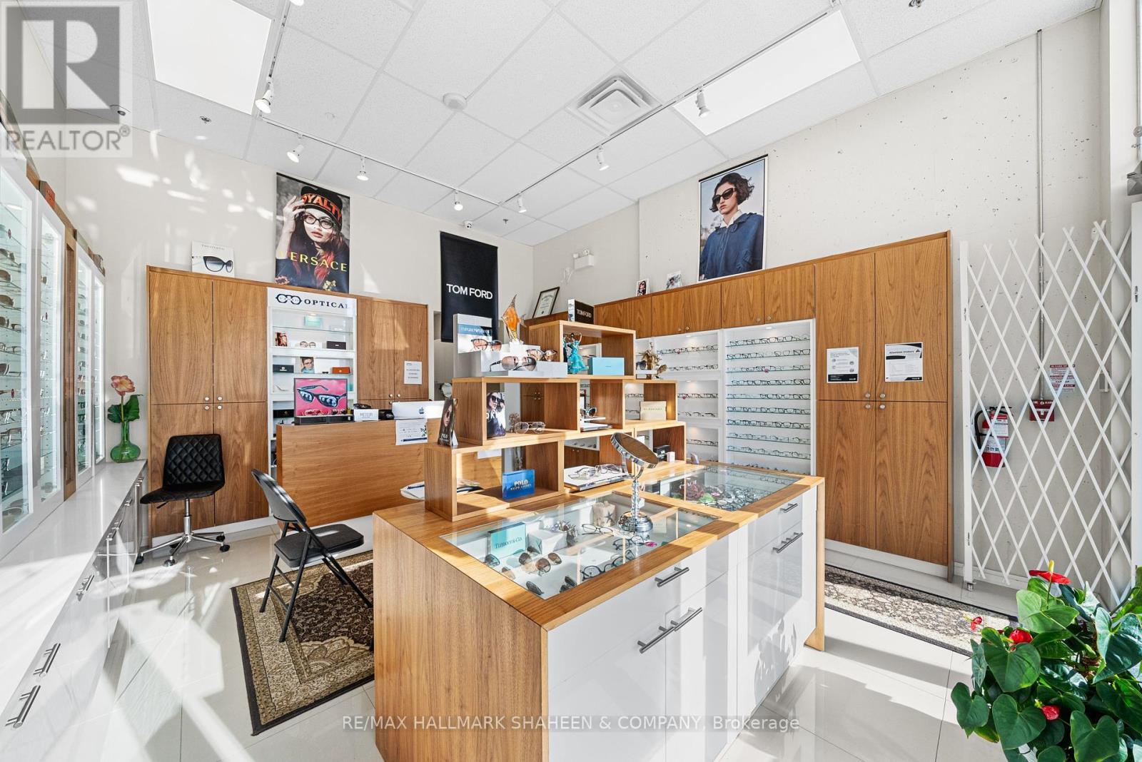 B10 - 9610 Yonge Street, Richmond Hill, ON