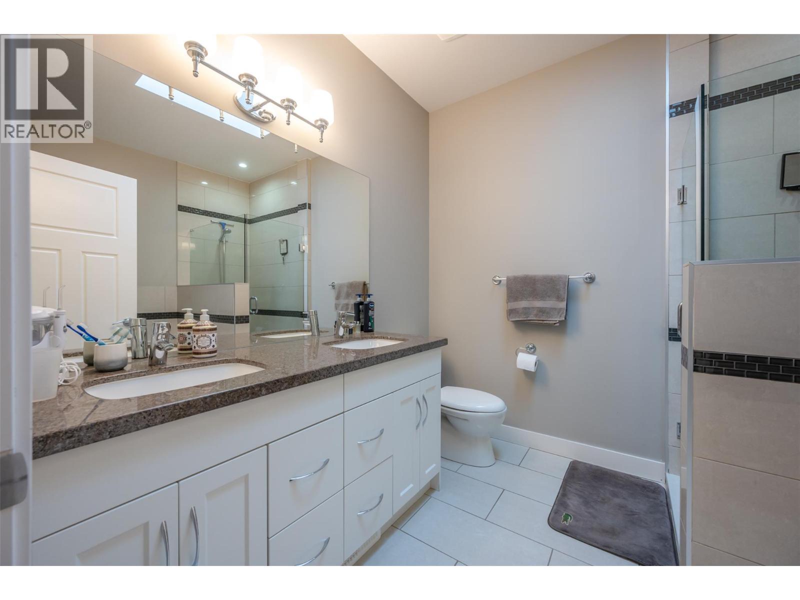 192 Nicola Place, Summerland, BC - Indoor Photo Showing Bathroom