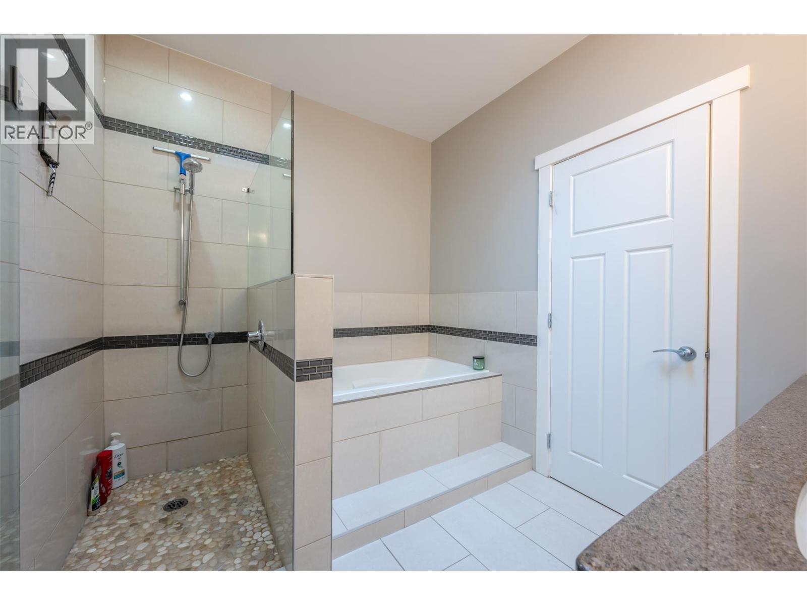 192 Nicola Place, Summerland, BC - Indoor Photo Showing Bathroom
