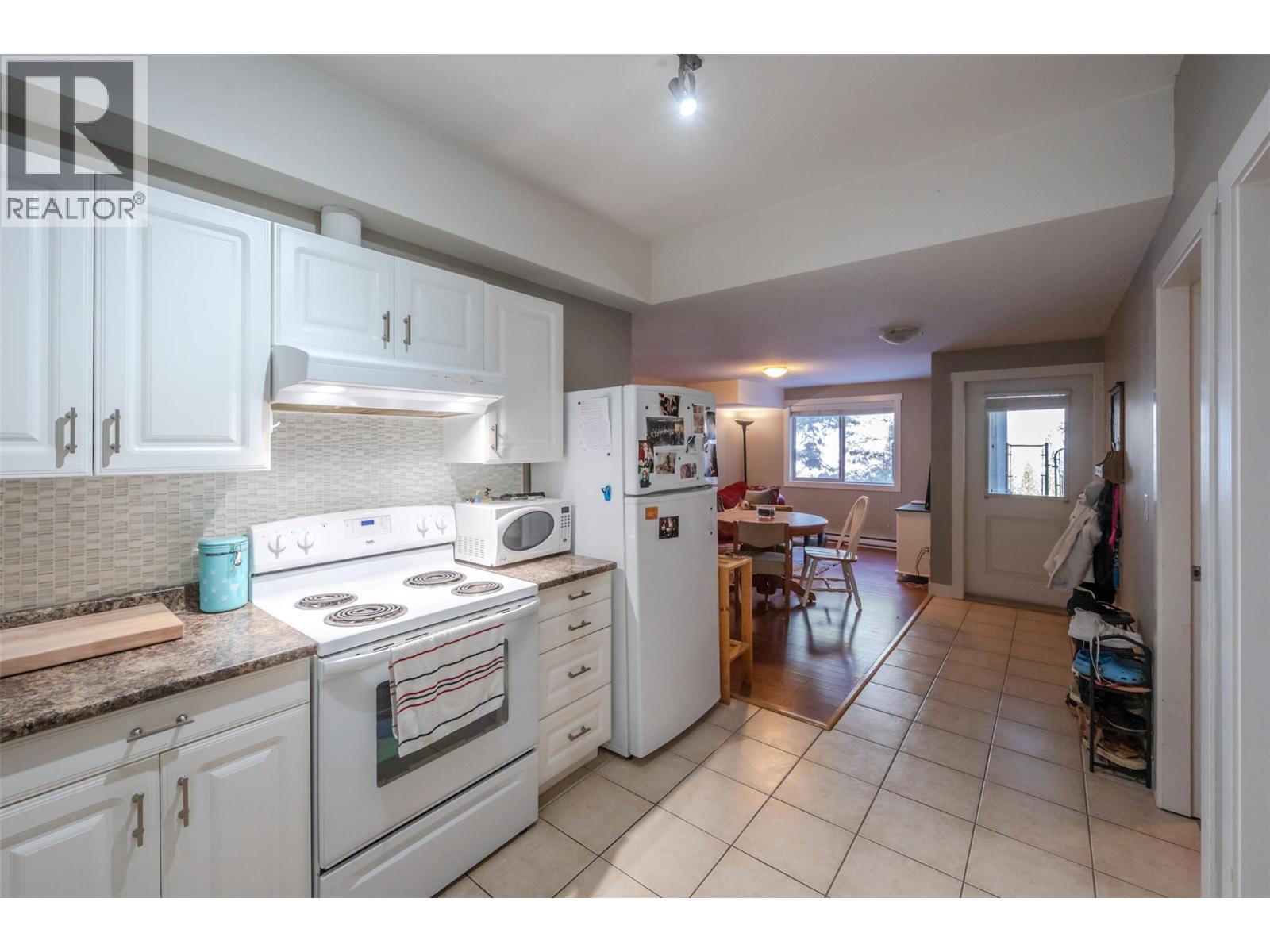 192 Nicola Place, Summerland, BC - Indoor Photo Showing Kitchen